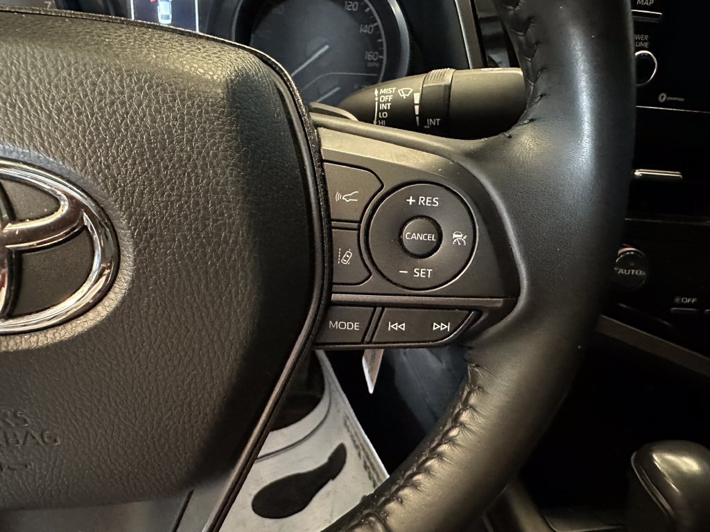 Used 2022 Toyota Camry SE FWD image 12