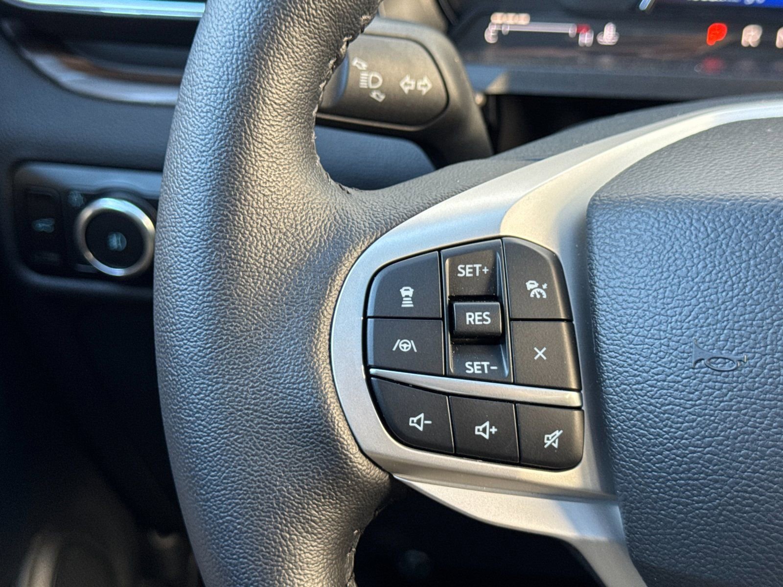 Used 2024 Ford Explorer Limited w/ Equipment Group 301A image 28