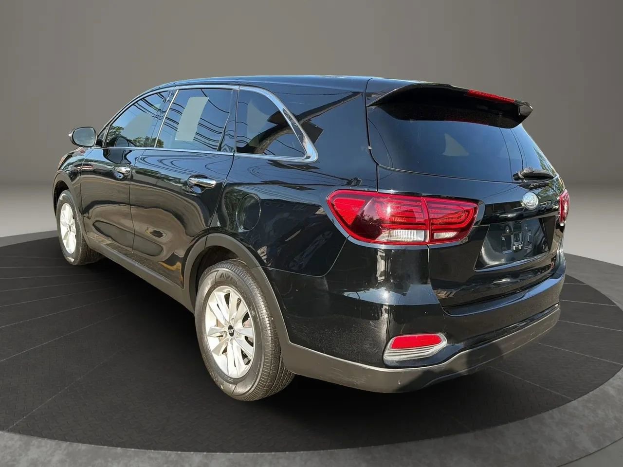 Used 2019 Kia Sorento L FWD image 7