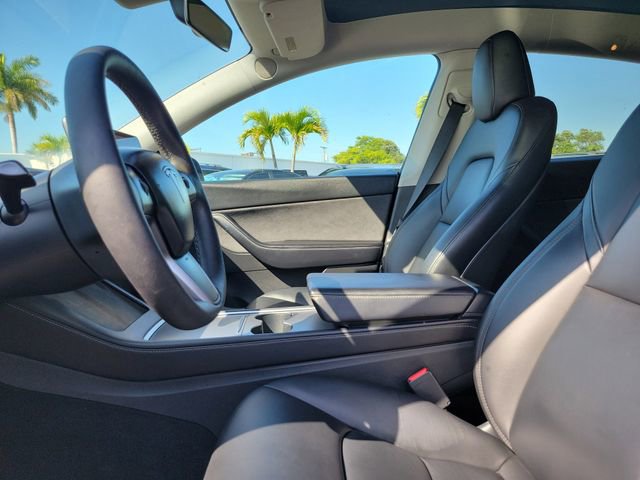 Used 2022 Tesla Model Y Long Range image 18