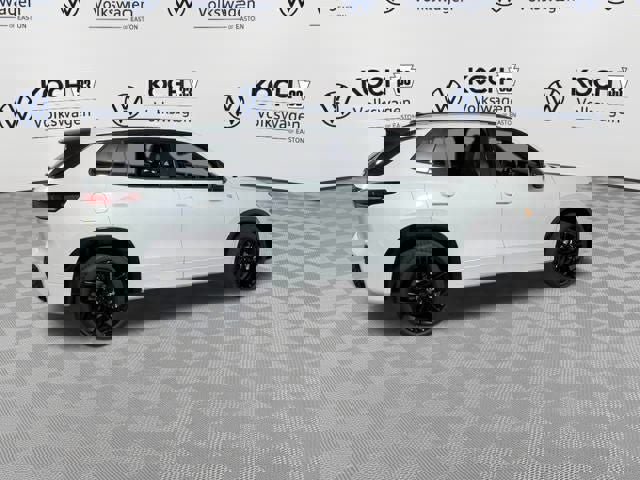 New 2026 Volkswagen Tiguan SE R-Line image 9