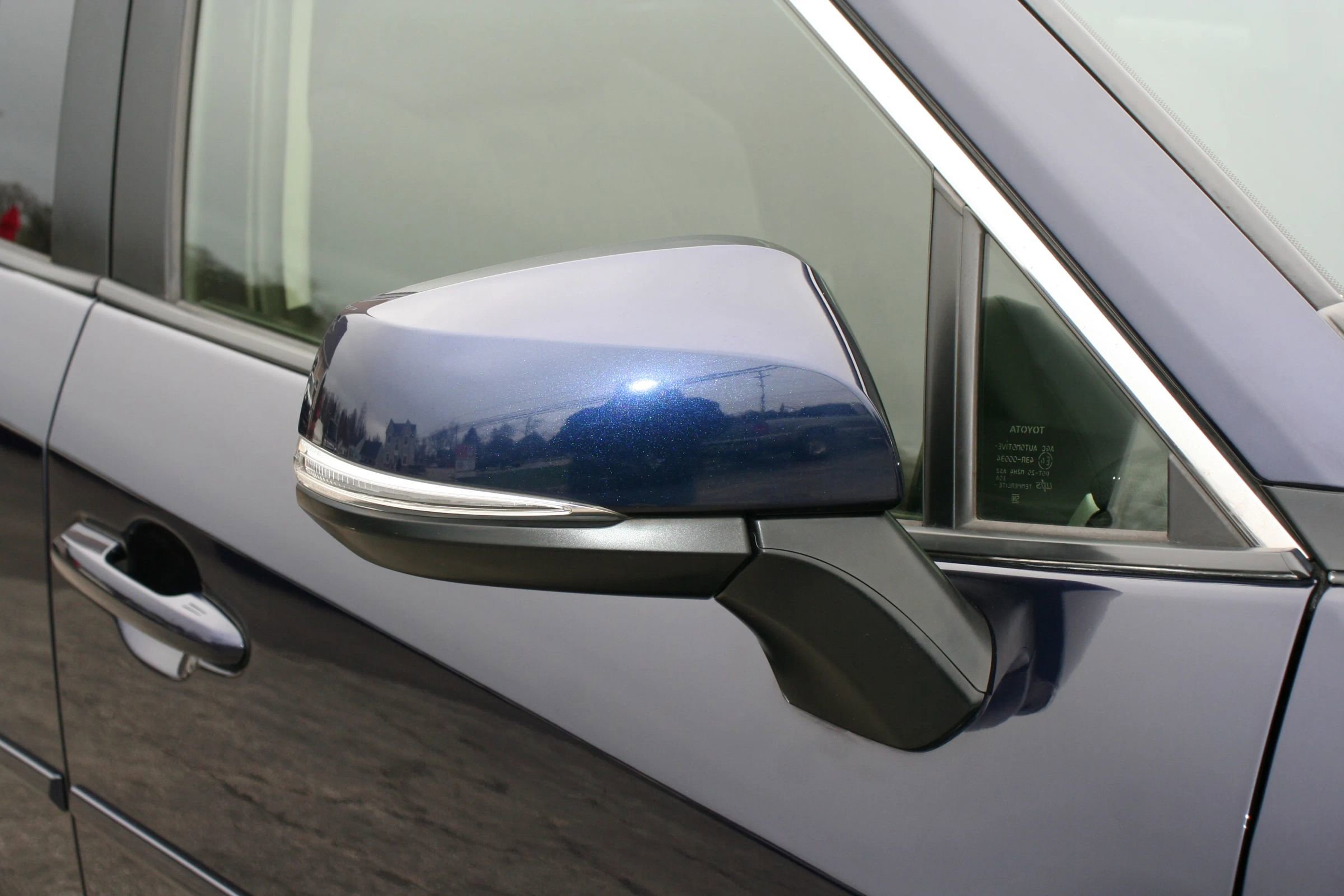 Used 2019 Toyota RAV4 XLE w/ Convenience Package image 18