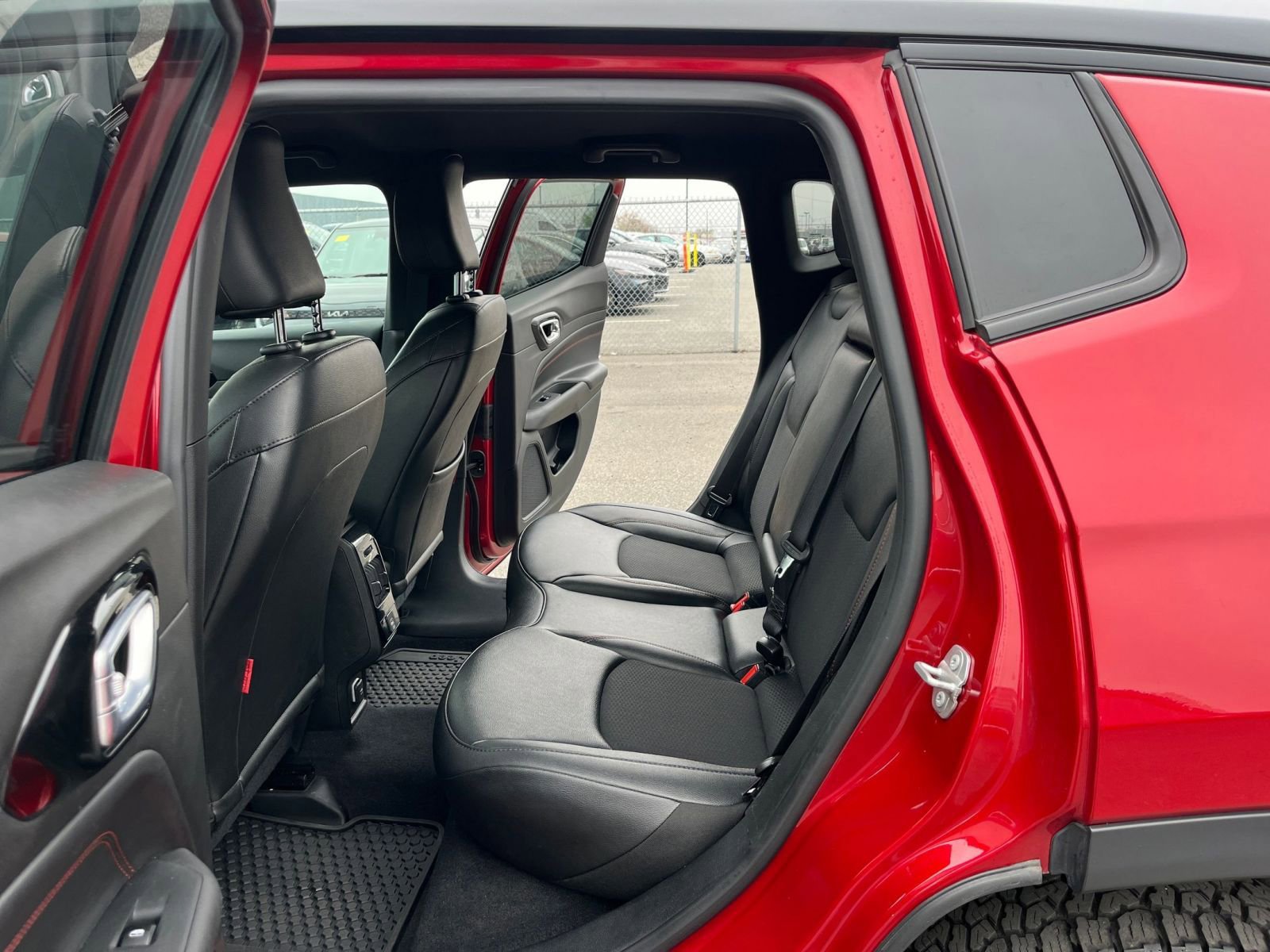 Used 2025 Jeep Compass Trailhawk AWD/4WD image 24