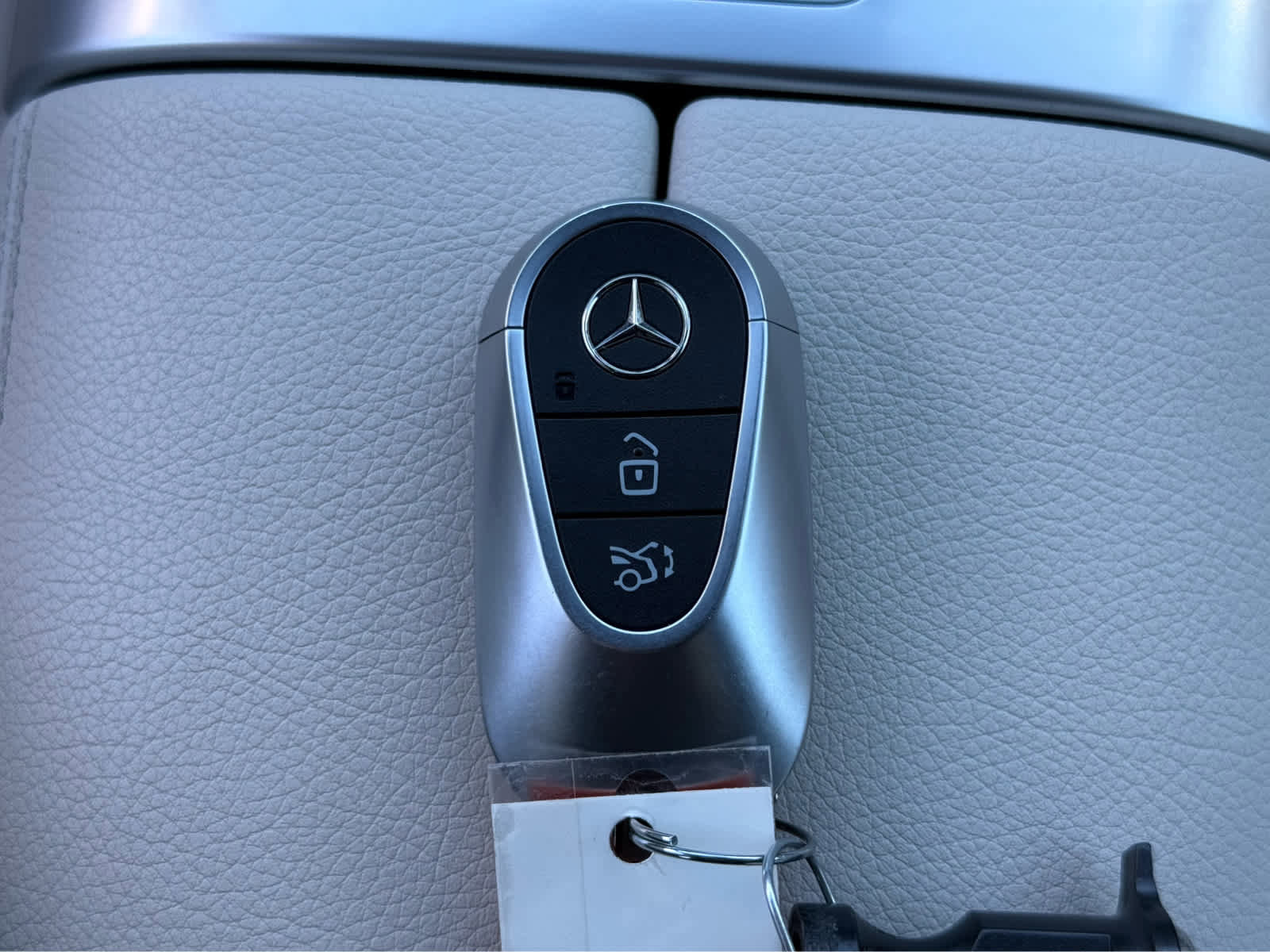 Used 2025 Mercedes-Benz C 300 4MATIC Sedan image 38