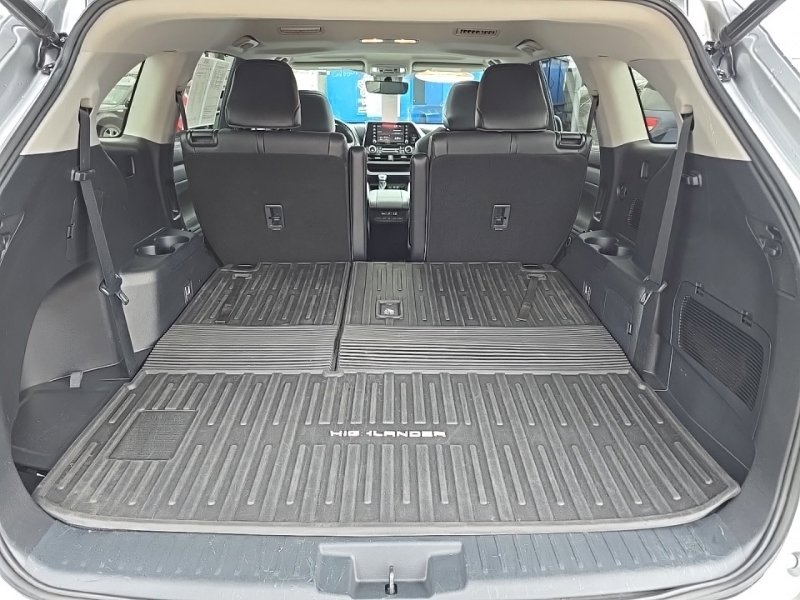 Used 2021 Toyota Highlander XLE AWD/4WD image 31