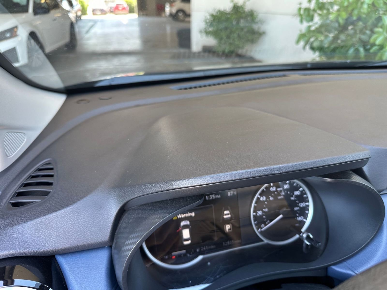 Used 2025 Nissan Versa SV FWD image 33