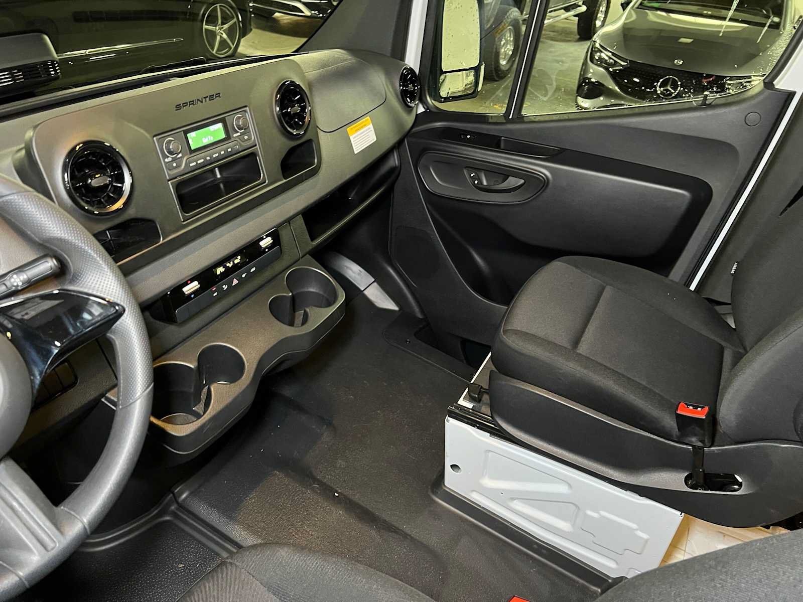 Used 2025 Mercedes-Benz Sprinter 2500 image 35