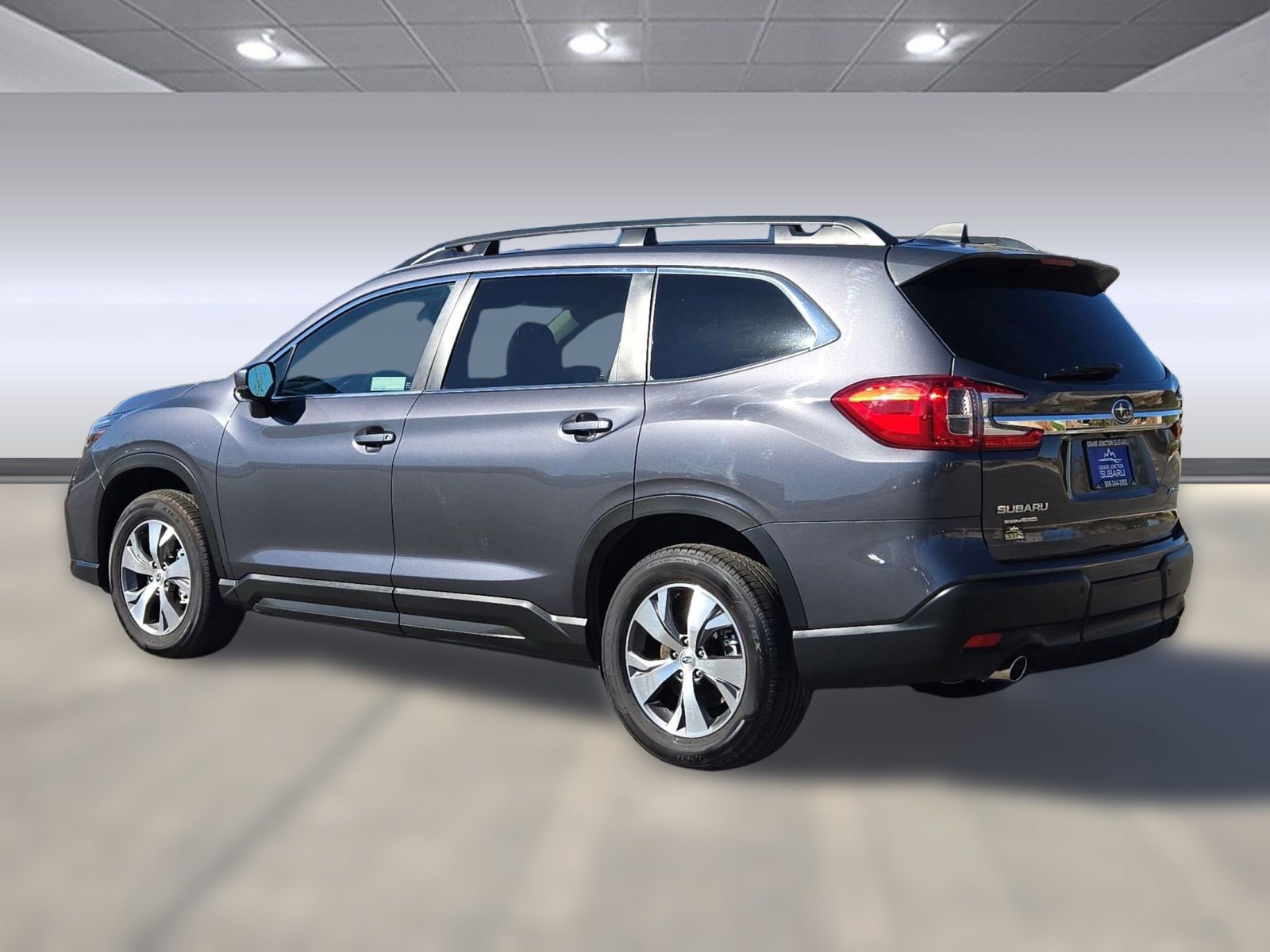 Used 2024 Subaru Ascent Premium w/ Convenience Package image 3