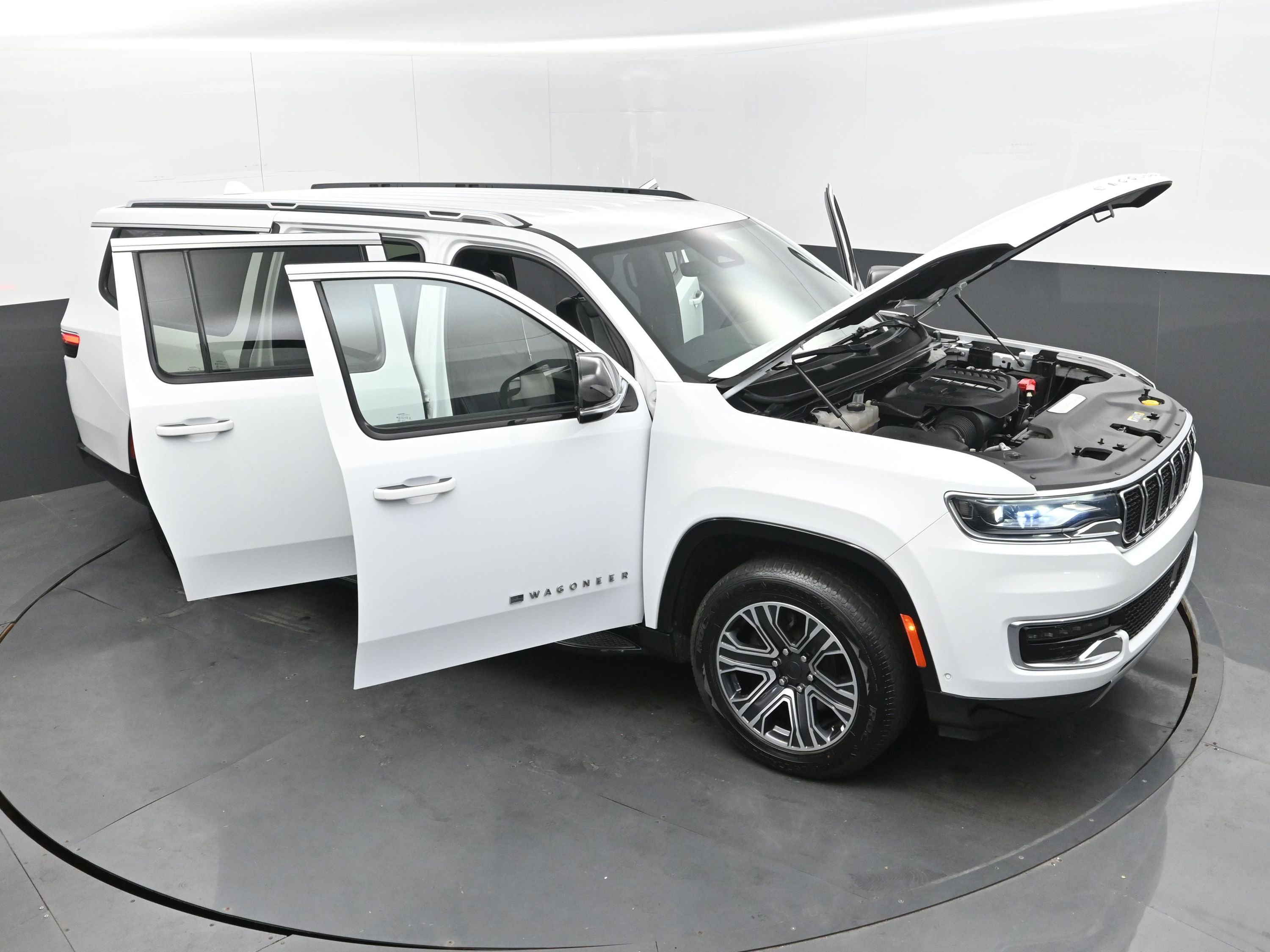 Used 2023 Jeep Wagoneer L Series II image 39