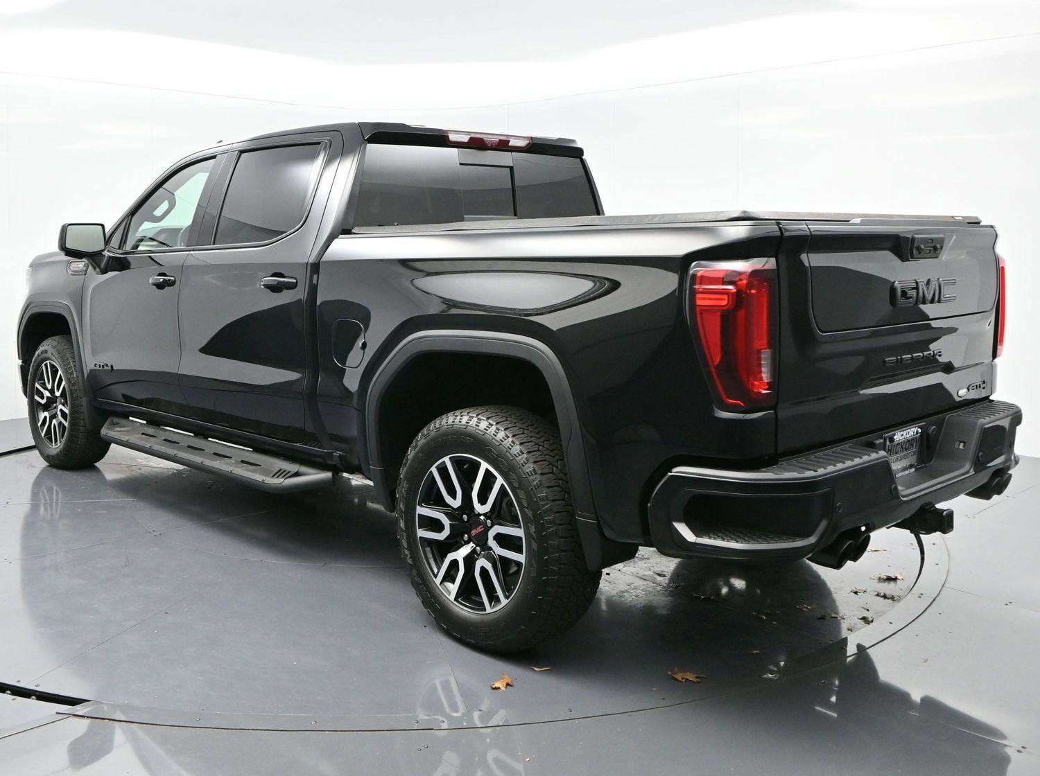 Used 2024 GMC Sierra 1500 AT4 w/ Technology Package image 5