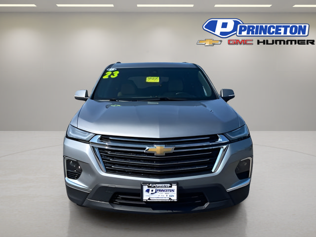 Used 2023 Chevrolet Traverse LT w/ LPO, Cargo Package AWD/4WD image 2