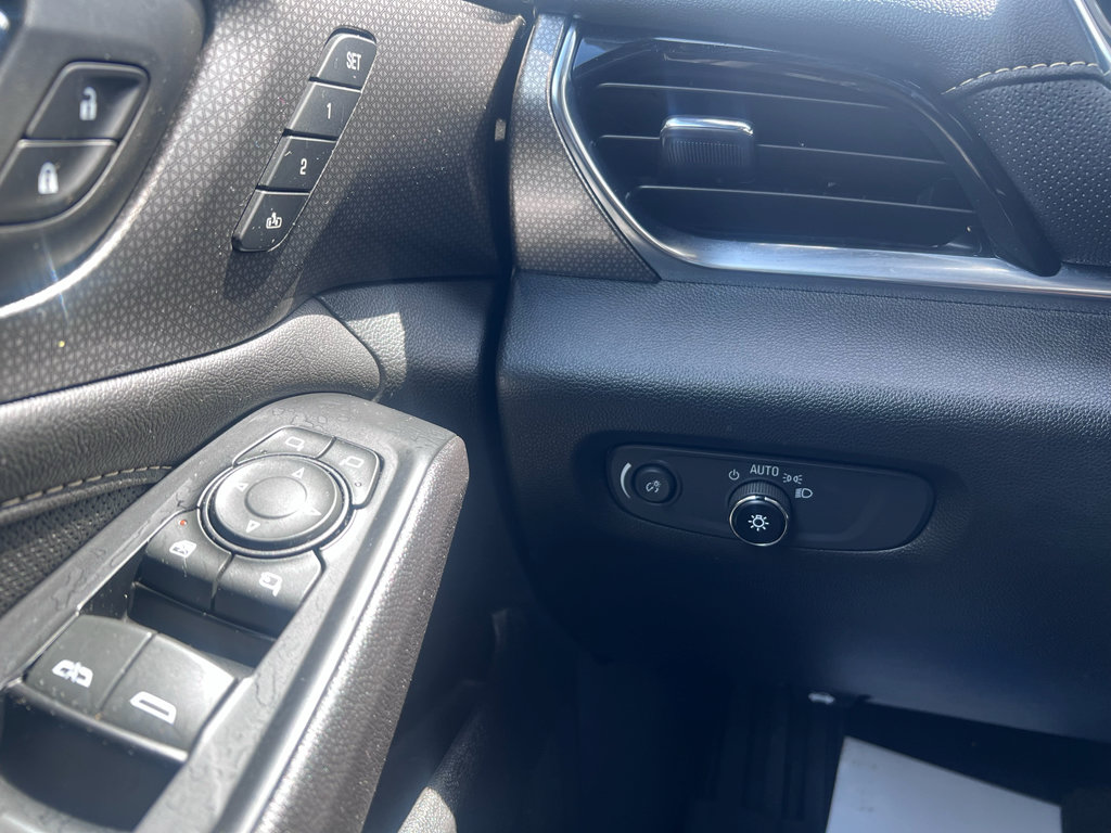 Used 2023 Chevrolet Traverse Premier w/ LPO, 'HIT The Road' Package FWD image 22