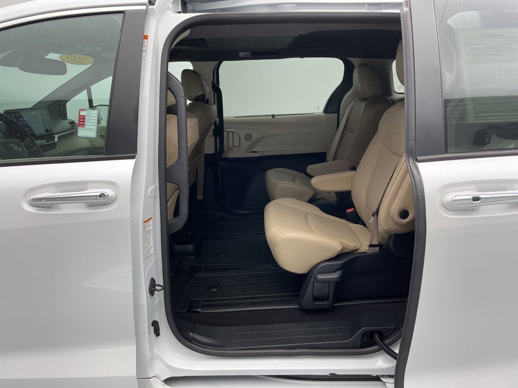 Used 2023 Toyota Sienna XLE image 40