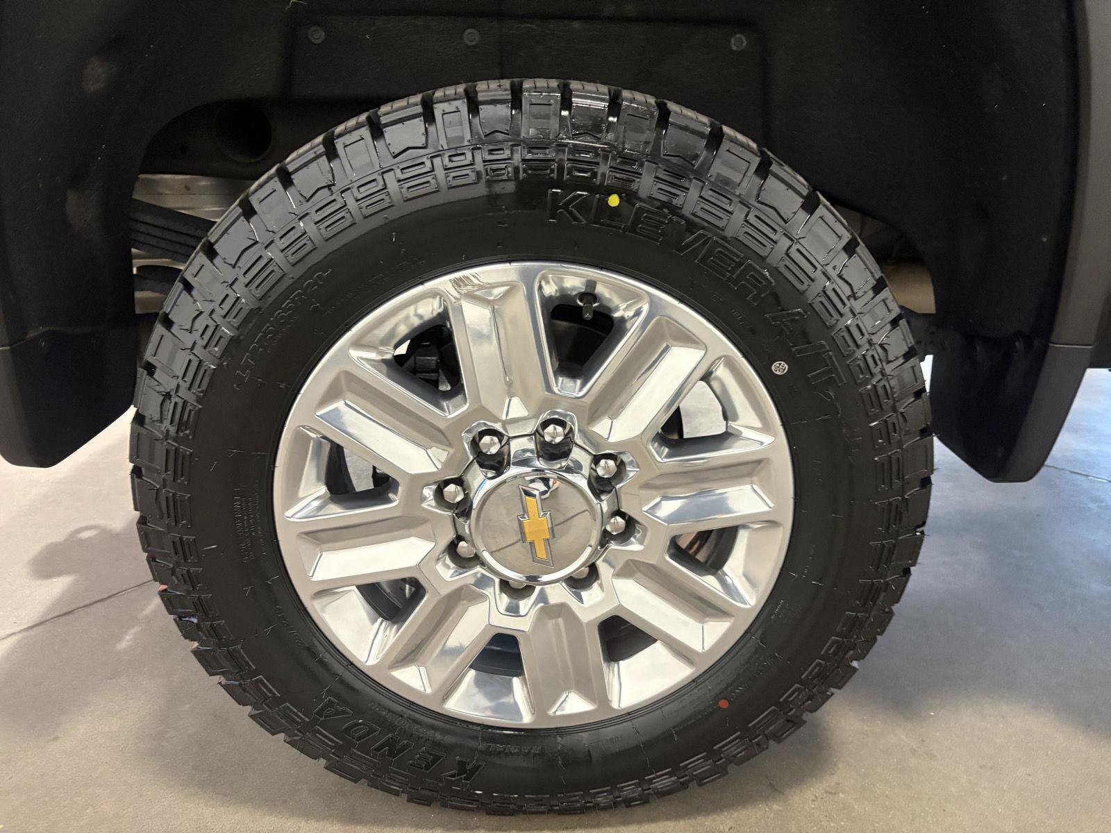 Used 2025 Chevrolet Silverado 2500 High Country w/ High Country Premium Package AWD/4WD image 59