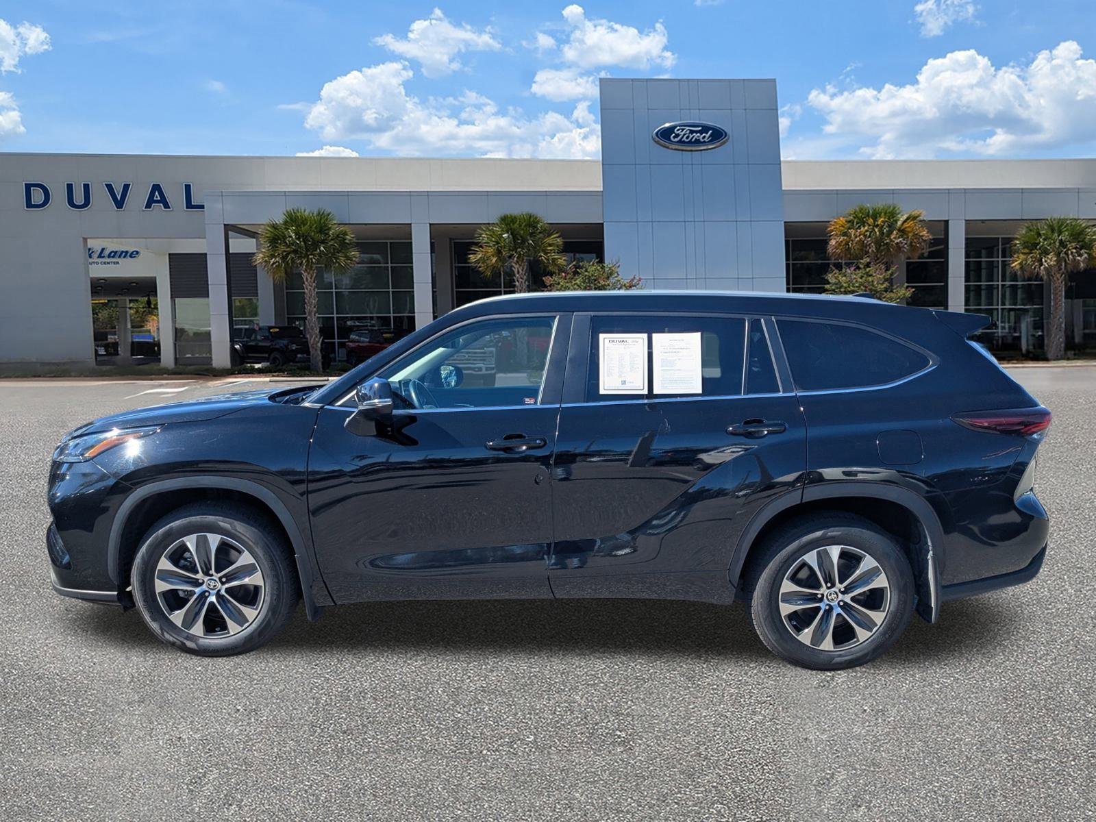 Used 2024 Toyota Highlander XLE image 7