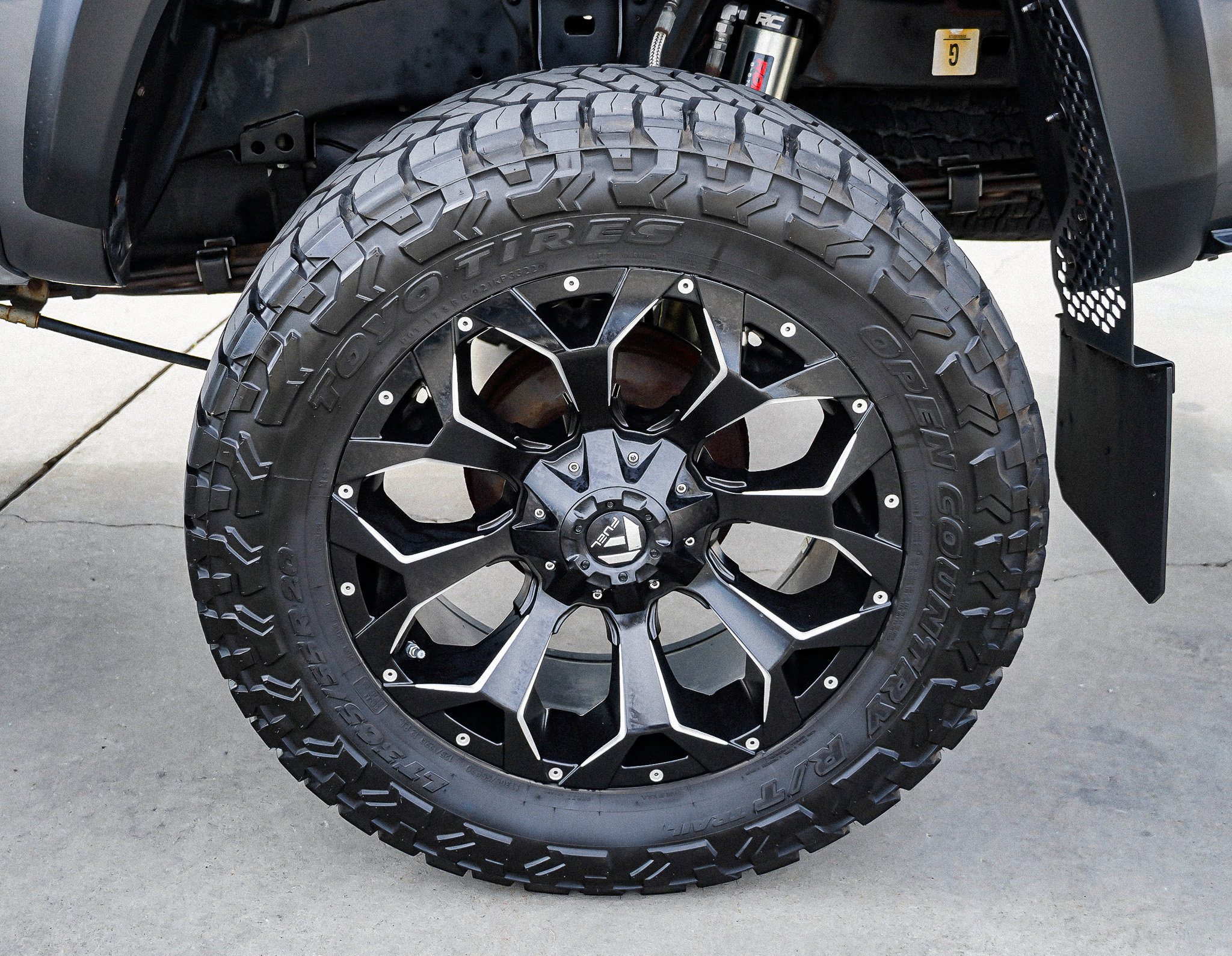 Used 2017 Toyota Tacoma TRD Off-Road w/ Premium & Technology Package image 14