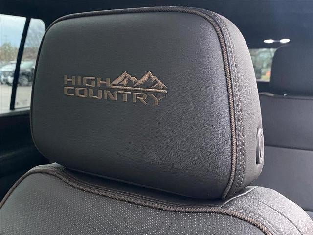 Used 2022 Chevrolet Suburban High Country AWD/4WD image 15