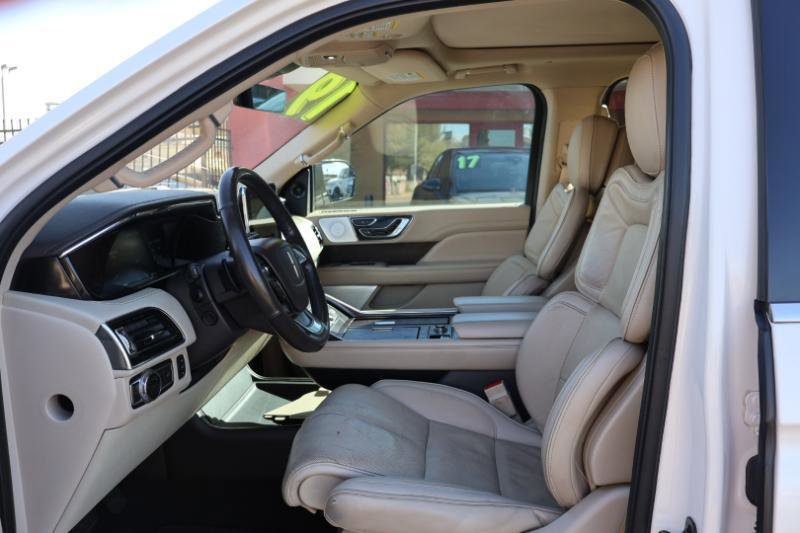Used 2019 Lincoln Navigator Reserve image 18