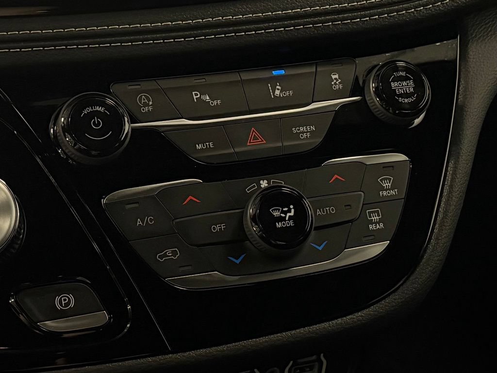 Used 2024 Chrysler Pacifica Touring FWD image 20
