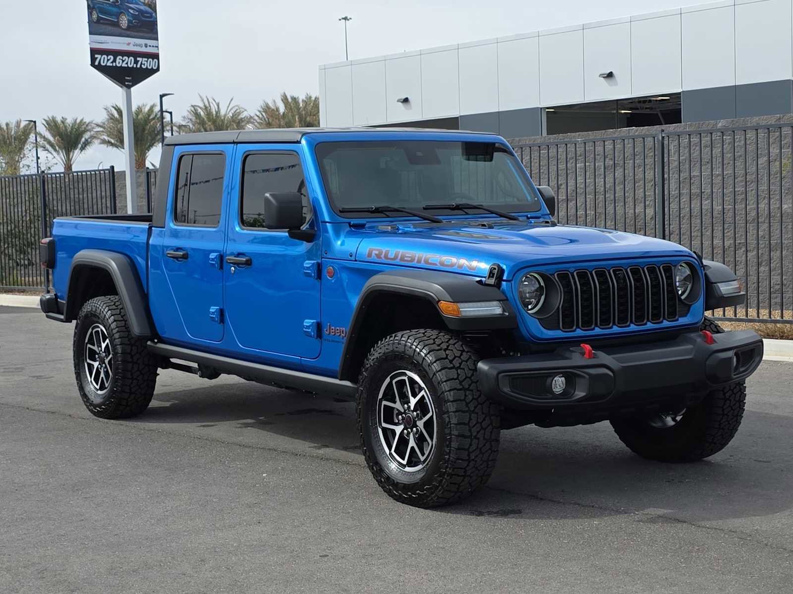 Used 2024 Jeep Gladiator Rubicon w/ Technology Group AWD/4WD image 3