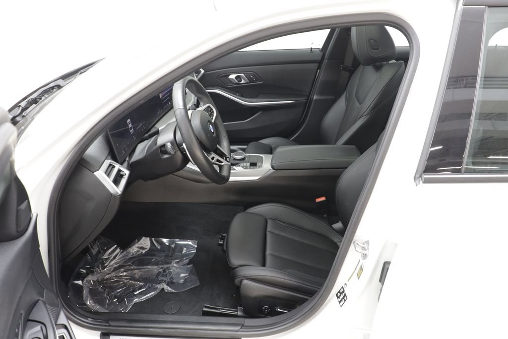 Used 2026 BMW 330i xDrive Sedan AWD/4WD image 6