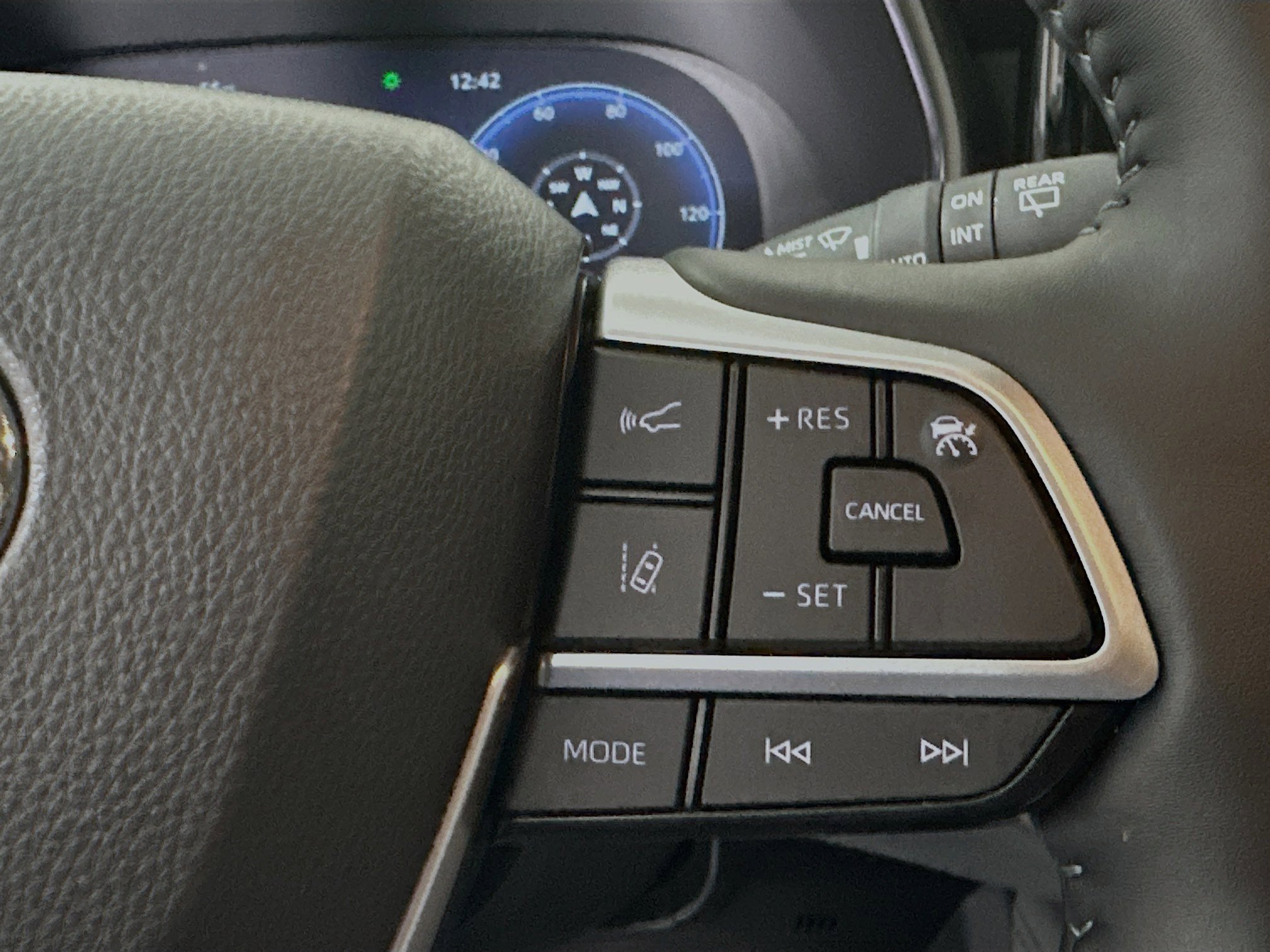 Used 2025 Toyota Highlander Platinum image 17