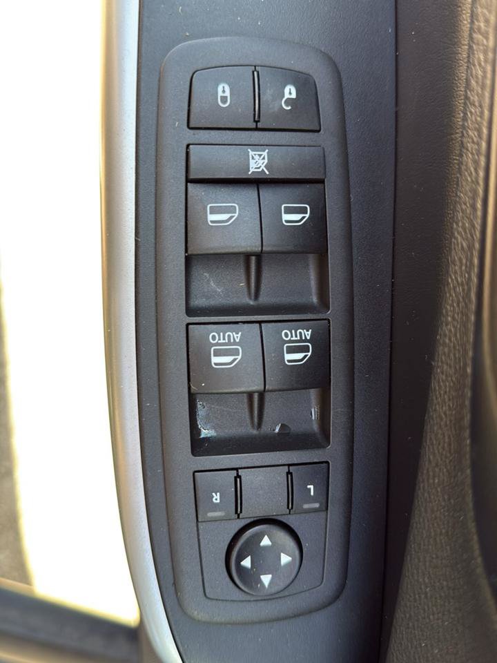 Used 2022 Jeep Cherokee Latitude AWD/4WD image 13