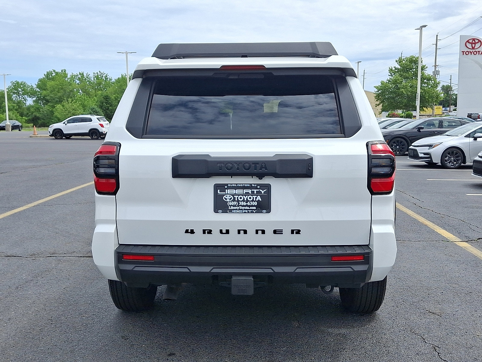 Used 2025 Toyota 4Runner SR5 AWD/4WD image 5