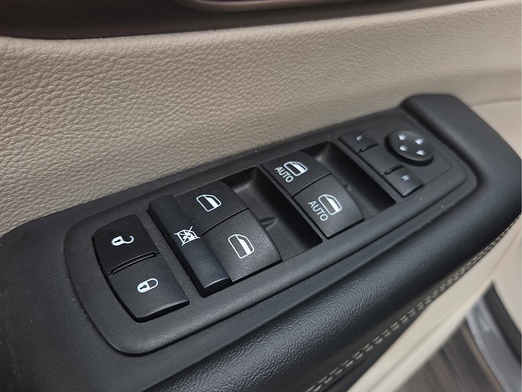 Used 2023 Chrysler Voyager LX FWD image 11