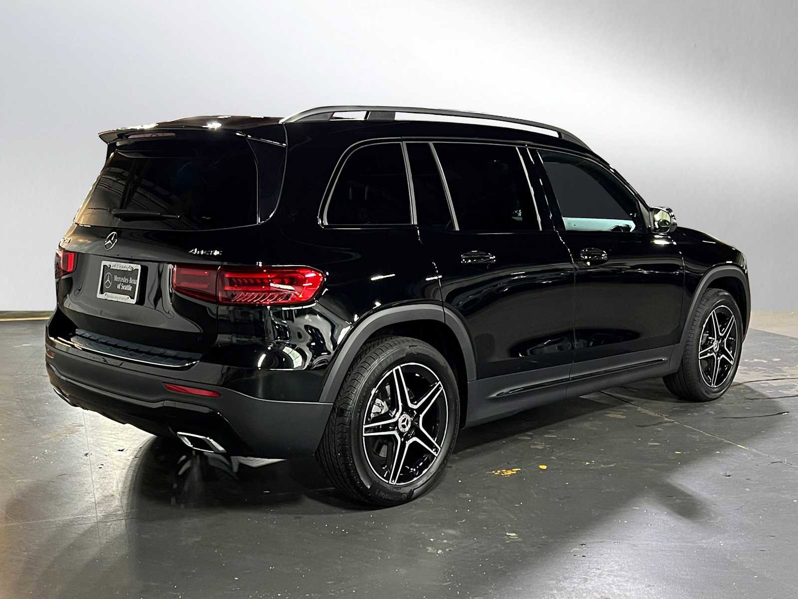 Used 2026 Mercedes-Benz GLB 250 4MATIC image 3