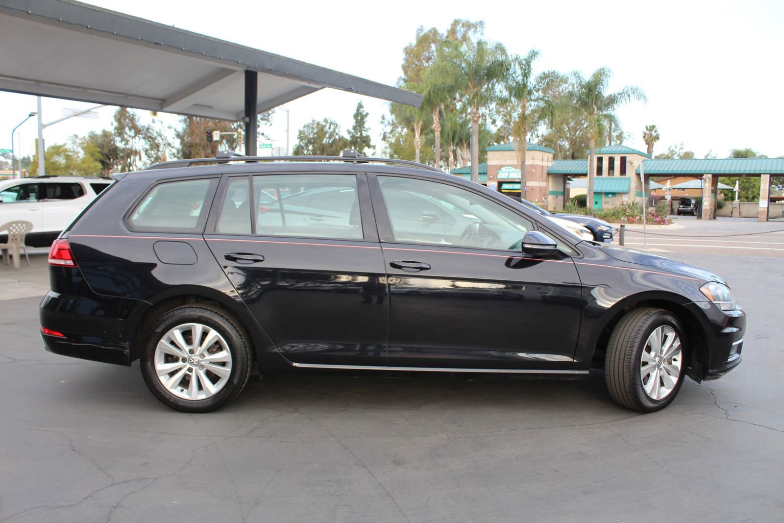 Used 2019 Volkswagen Golf S image 6