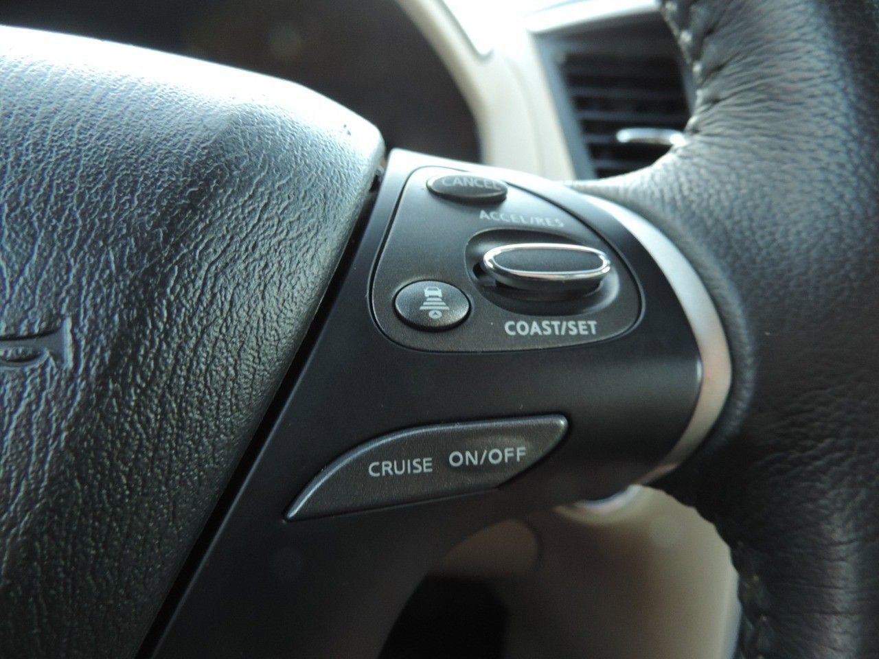 Used 2018 Nissan Pathfinder SL image 30