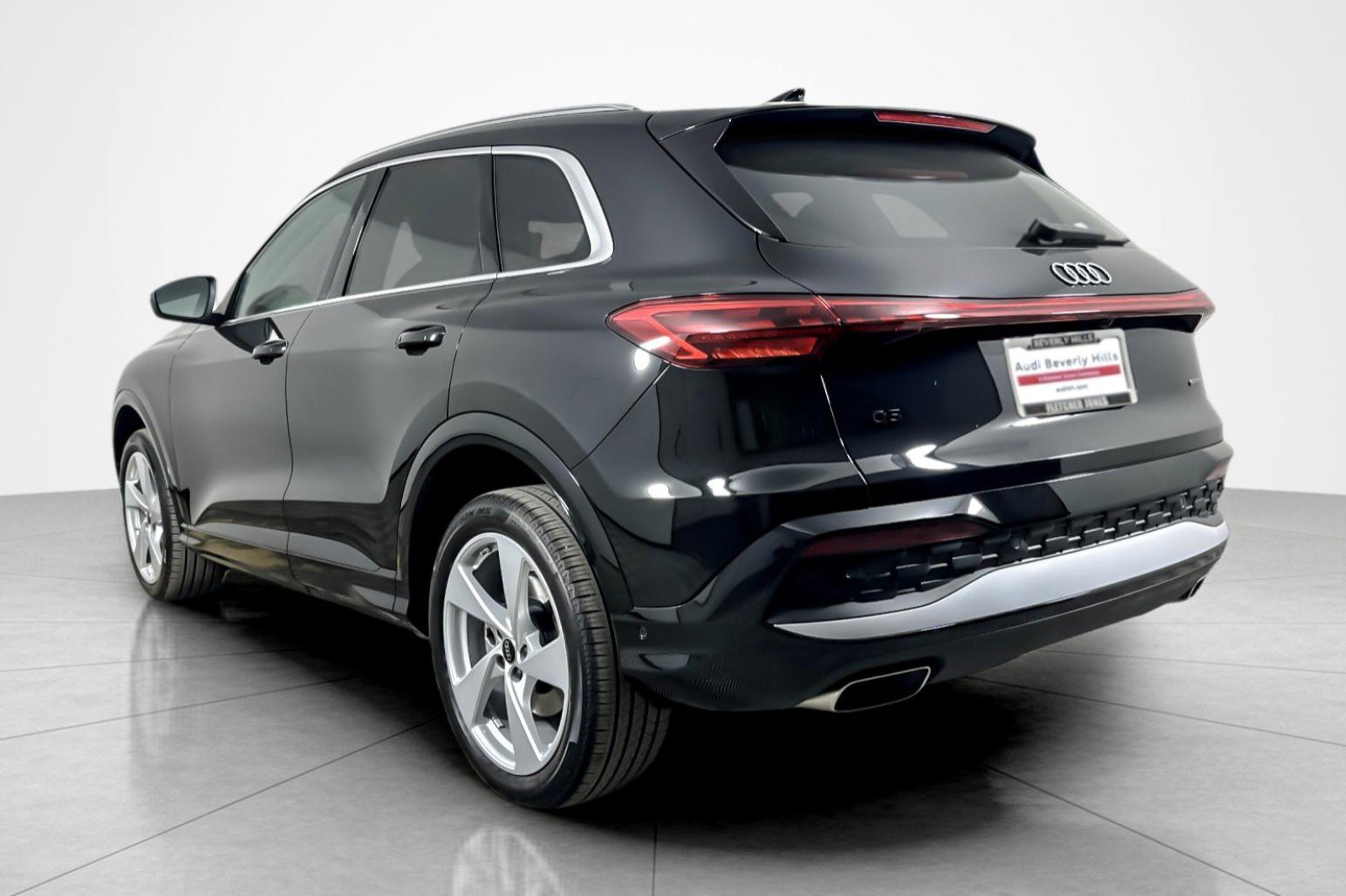 Used 2025 Audi Q5 Premium Plus w/ Premium Plus AWD/4WD image 3