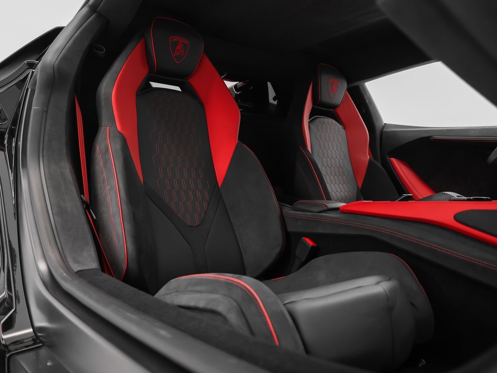 Used 2024 Lamborghini Revuelto image 19