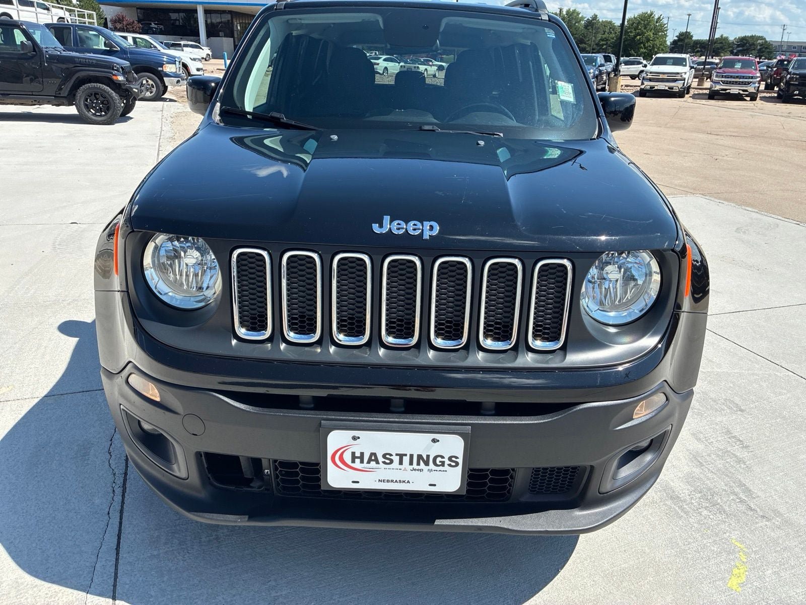 Used 2018 Jeep Renegade Latitude w/ Cold Weather Group AWD/4WD image 9