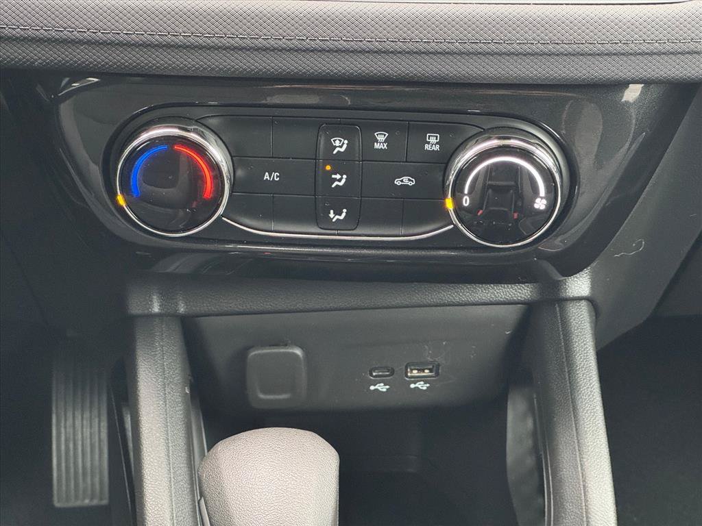 Used 2025 Chevrolet TrailBlazer LT AWD/4WD image 14