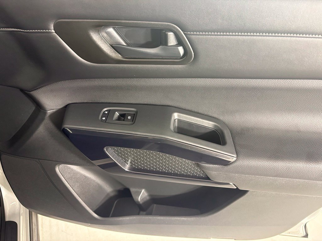 Used 2024 Nissan Pathfinder SV FWD image 12