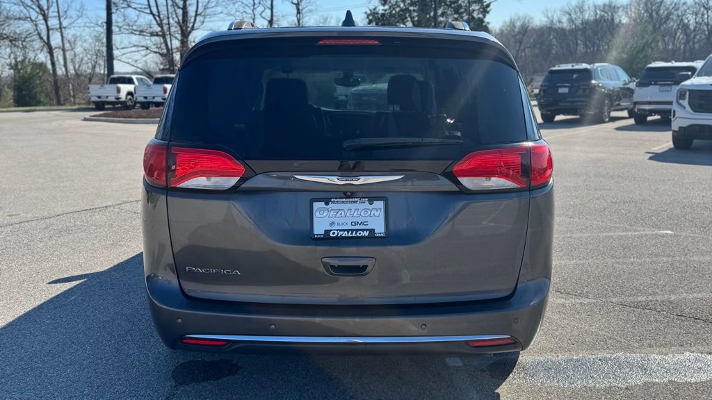Used 2019 Chrysler Pacifica Touring-L image 4