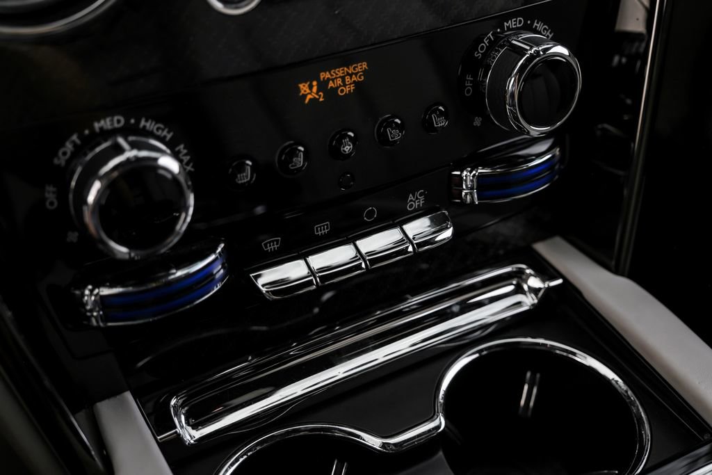 Used 2022 Rolls-Royce Cullinan Black Badge image 25