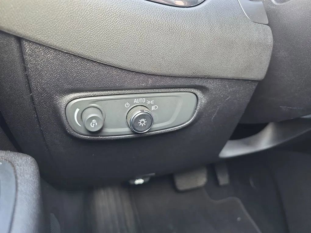 Used 2019 Chevrolet Equinox LT image 21