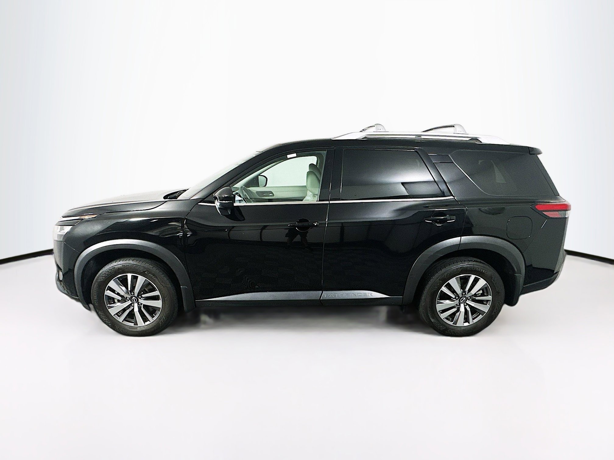 Used 2023 Nissan Pathfinder SL image 4