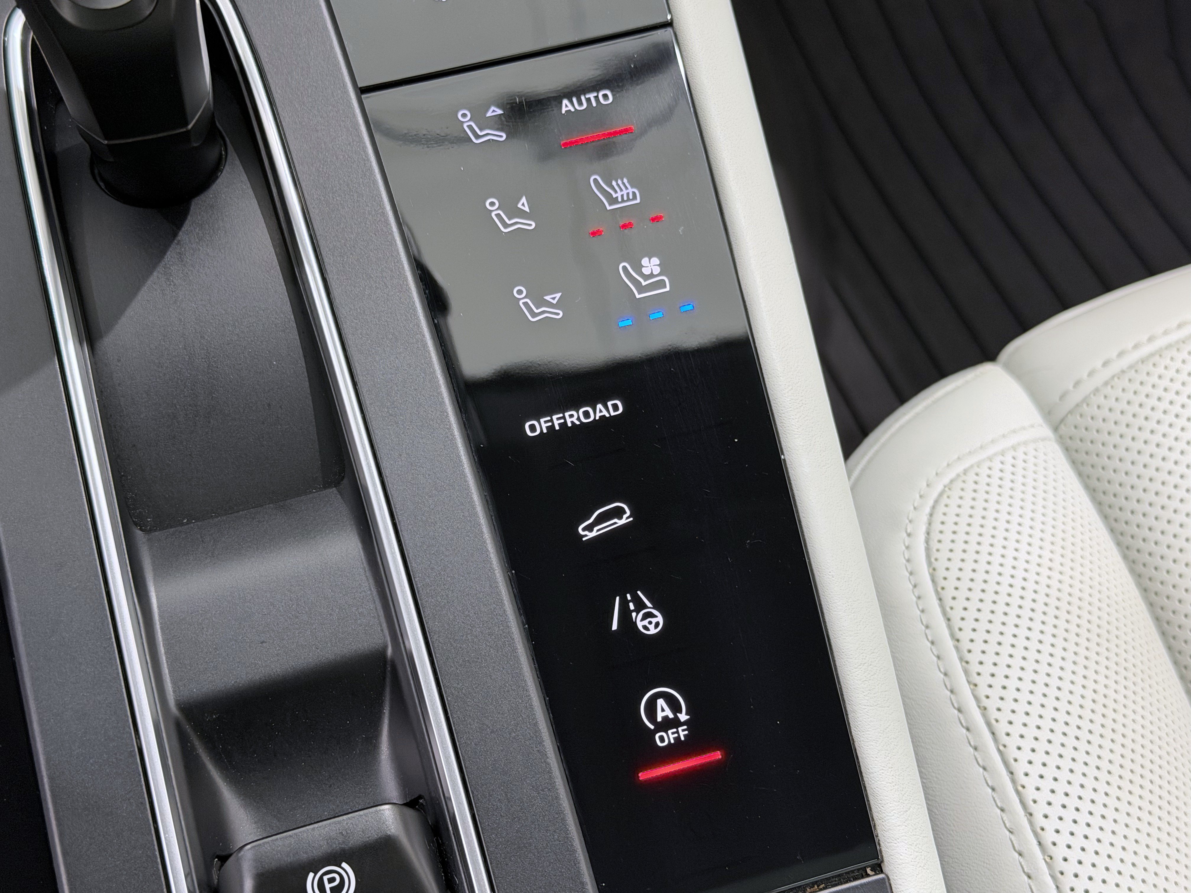 Certified 2023 Porsche Macan Turbo AWD/4WD image 42