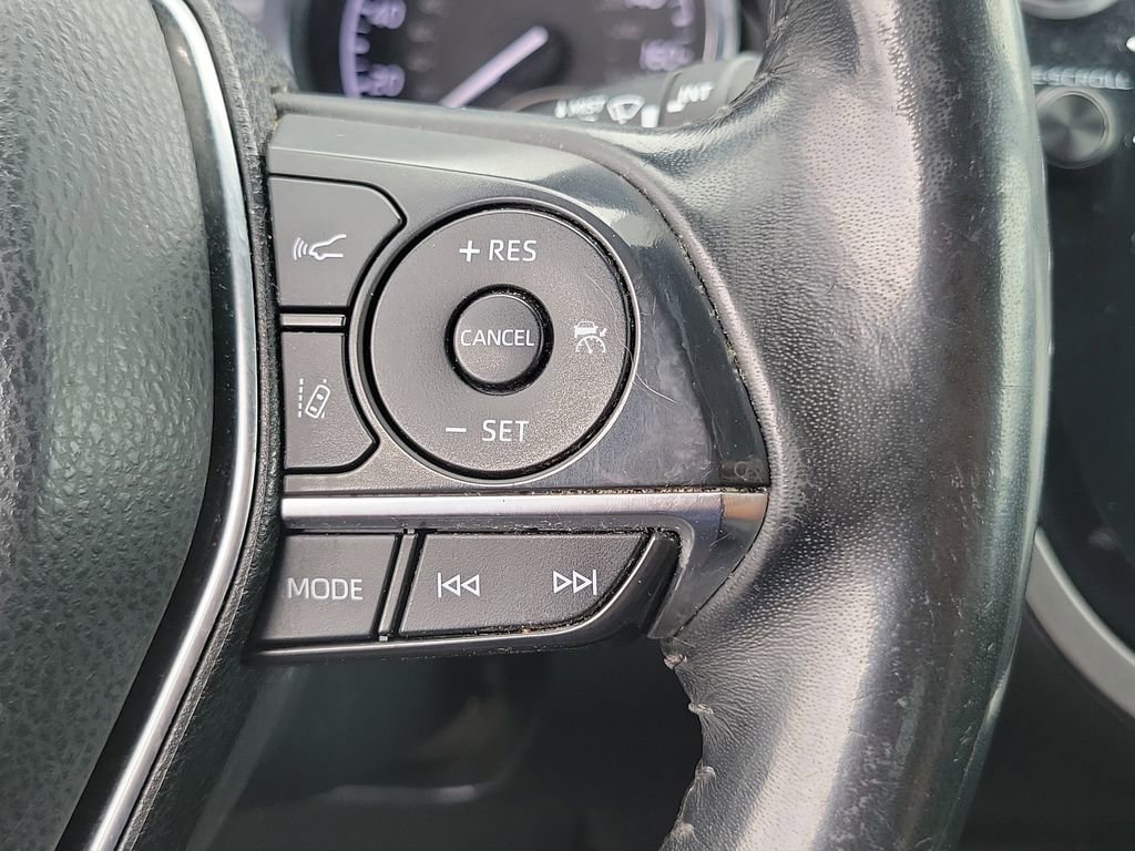 Used 2020 Toyota Camry XLE image 24