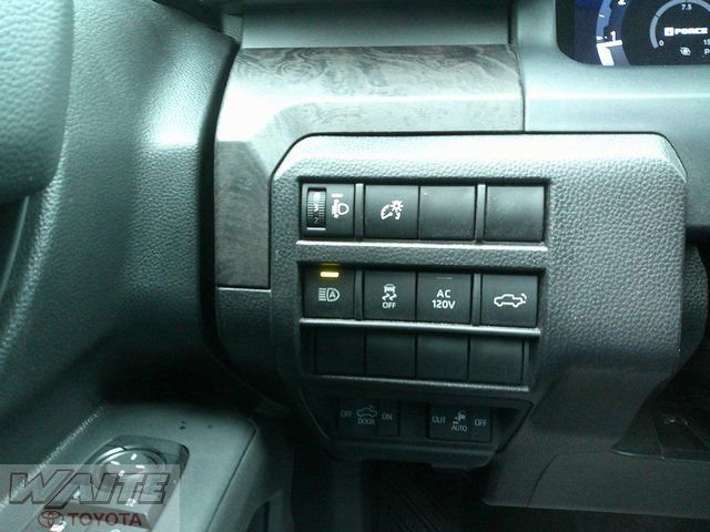 Used 2024 Toyota Tacoma Limited w/ Limited Package (LT) image 19