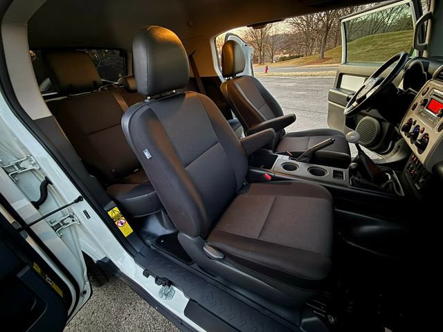 Used 2011 Toyota FJ Cruiser 4WD image 31