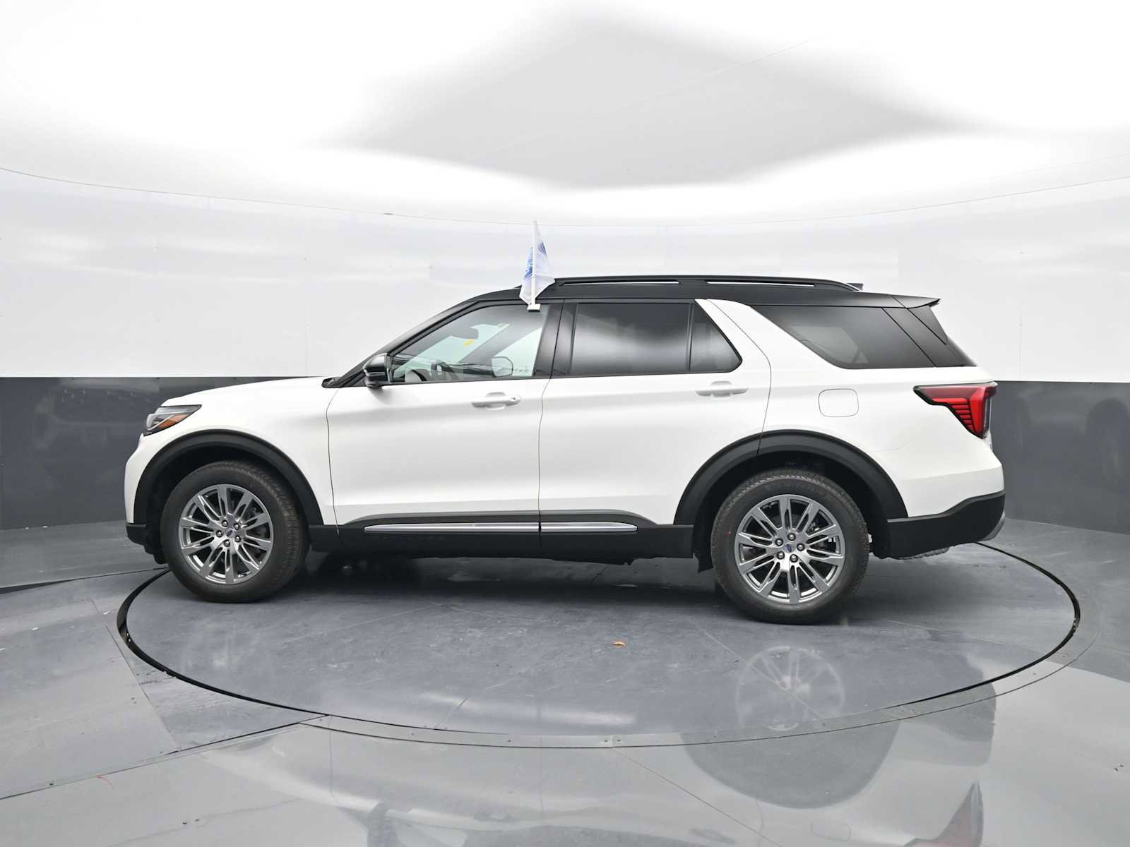 New 2026 Ford Explorer Platinum image 5