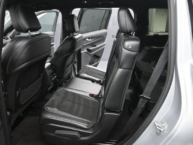 Used 2024 Jeep Grand Cherokee L Laredo AWD/4WD image 13