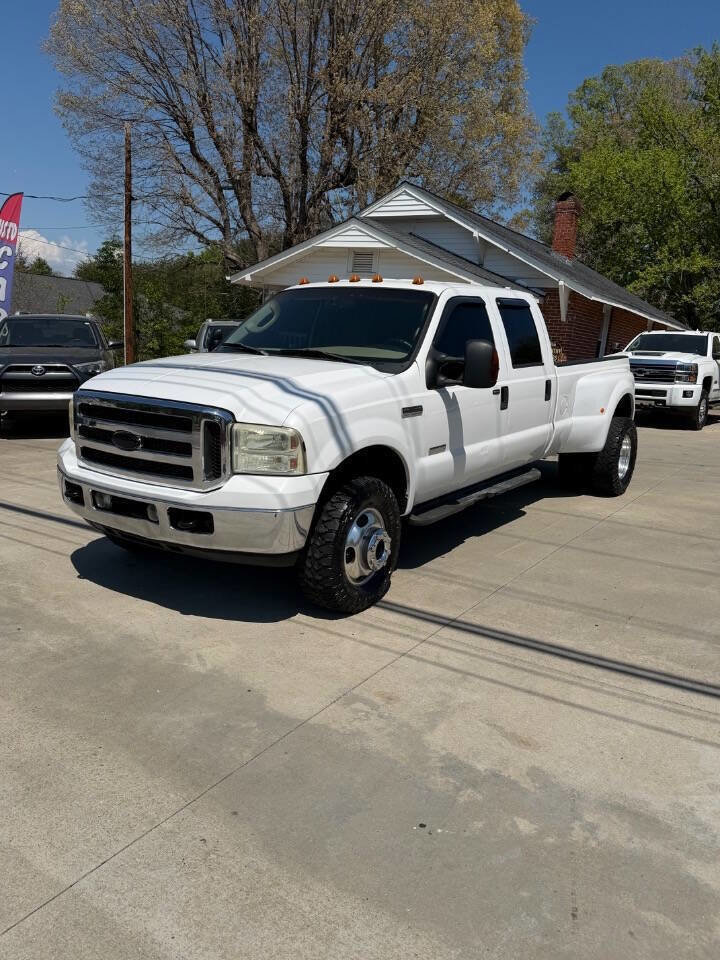 Used 2005 Ford F350 Lariat image 1