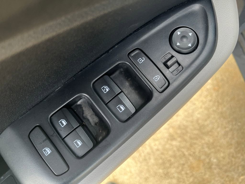 Used 2025 Hyundai Venue SEL FWD image 13