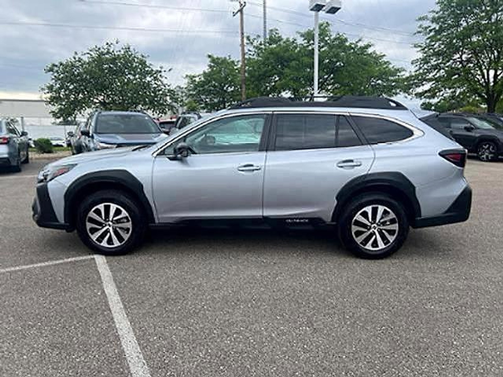 Certified 2025 Subaru Outback Premium AWD/4WD image 4
